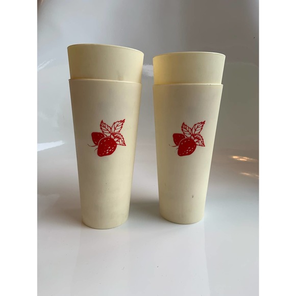 Vintage 80’s Nasco Strawberry Plastic Tumblers Cups Red Cream Set Of 4 - Picture 5 of 7